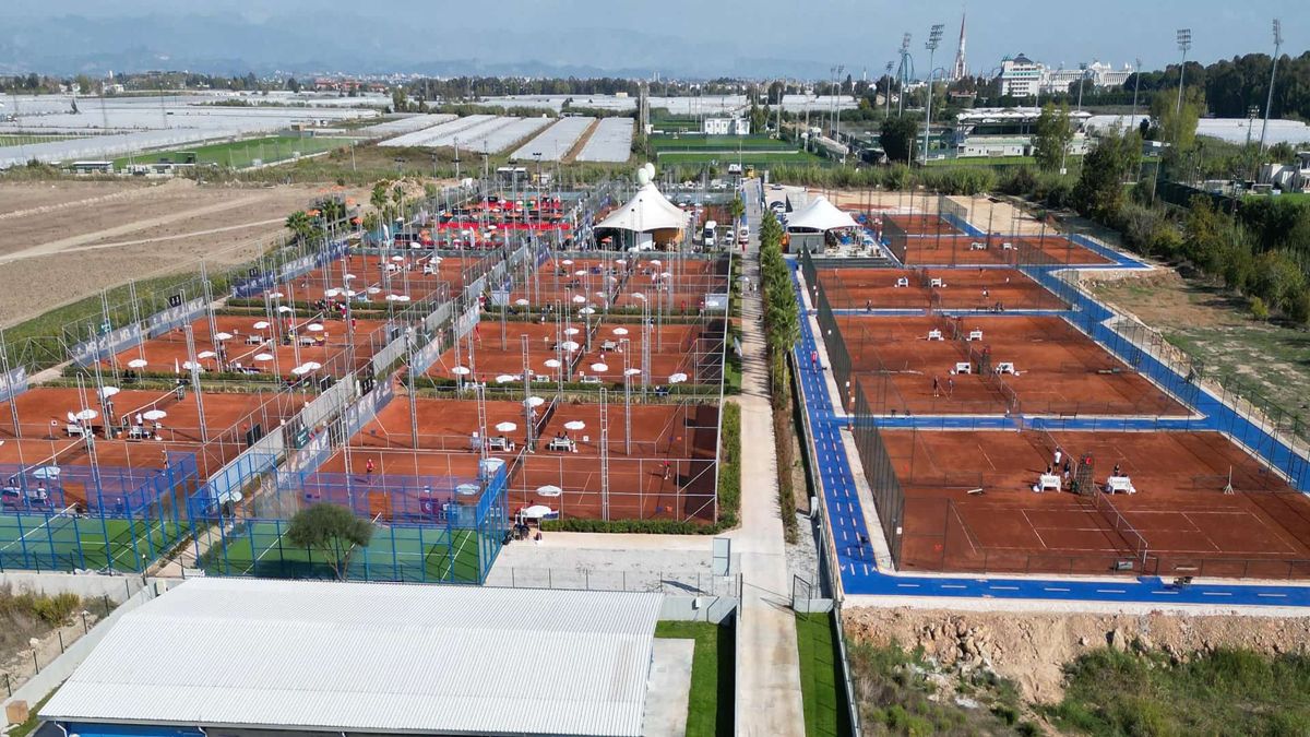 Грунтовые корты Megasaray Tennis Academy в Анталье, на которых будет проходить чемпионат