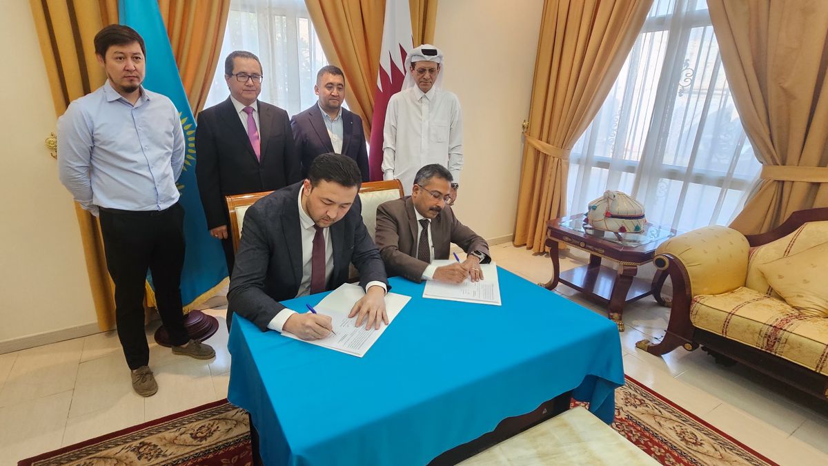 На церемонии подписания договора На церемонии подписания договора Qatargas Кудайберген