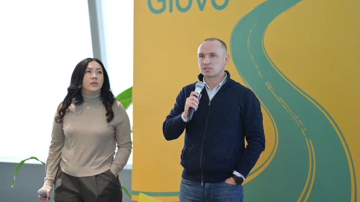 Айканыш Сапаралиева, генеральный менеджер Glovo в Казахстане, и Тарас Шевченко, директор отдела по связи с государством Glovo в Восточной Европе и Центральной Азии Айканыш Сапаралиева, генеральный менеджер Glovo в Казахстане и Тарас Шевченко, директор отдела по связи с государством Glovo в Восточной Европе и Центральной Азии