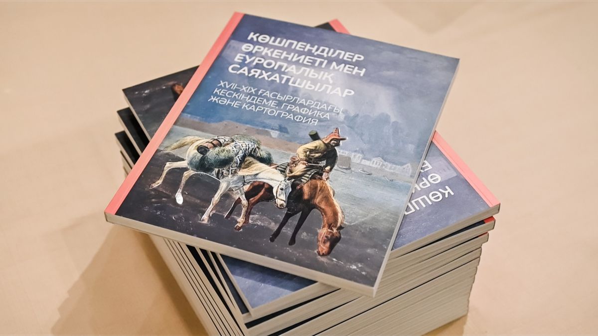 Экземпляры новой книги с изображением кочевника на обложке