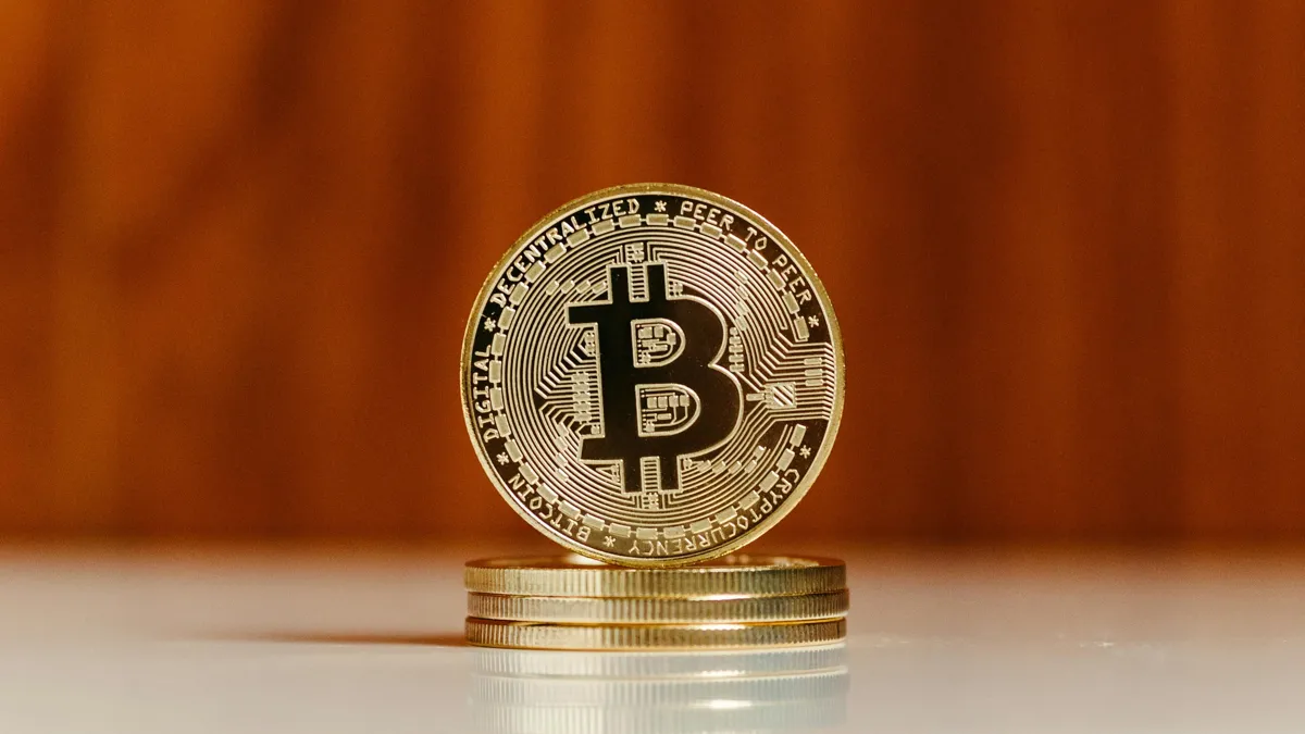 Монета биткоина
