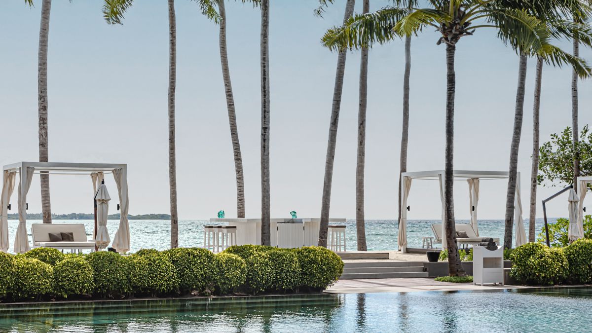 White Bar Pool White Bar Pool