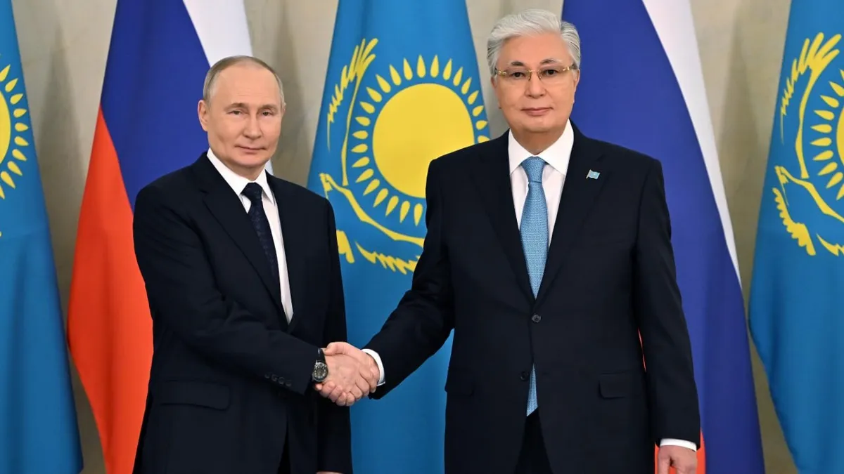 Официальное фото президентов Путина и Токаева