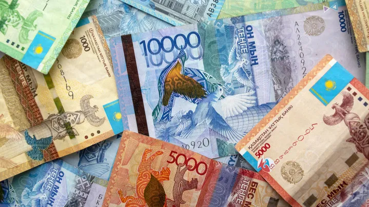 Курс преодолел отметку 500 тенге за доллар на торгах Тенге, купюры 10000, 5000, 2000, 1000