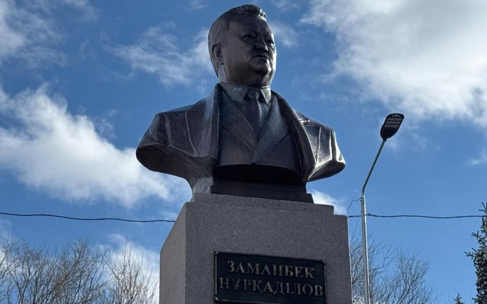 Бюст Заманбека Нуркадилова Бюст Заманбека Нуркадилова