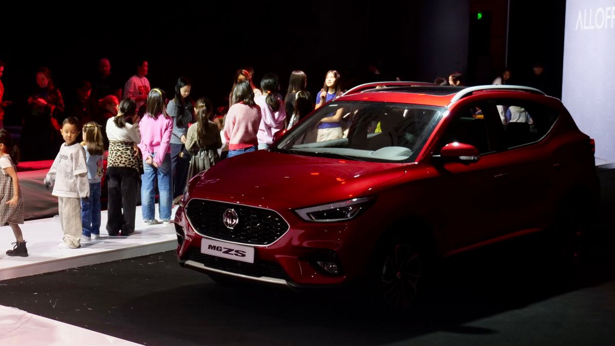 На презентации MORRIS GARAGES, презентация нового кроссовера MG ZS