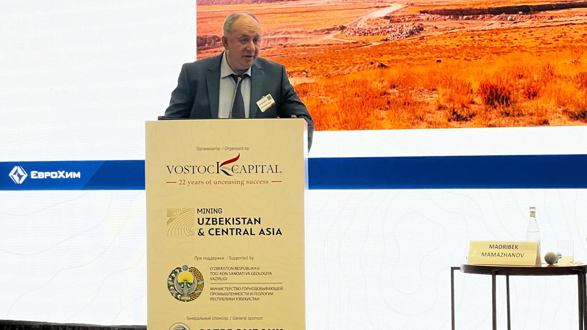 Игорь Георгиади Игорь Георгиади на трибуне конгресса в Узбекистане