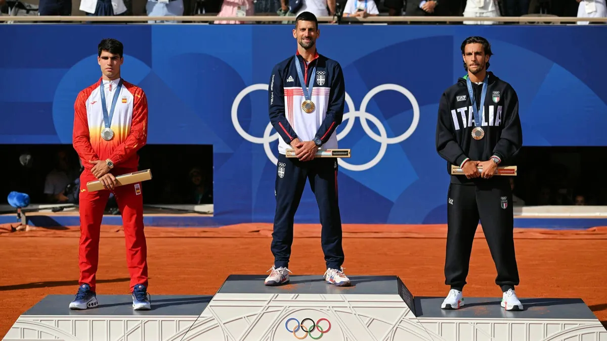 Новак Джокович исполнил свою заветную мечту – стал олимпийским чемпионом! Новак Джокович на верхней ступени пьедестала Олимпиады