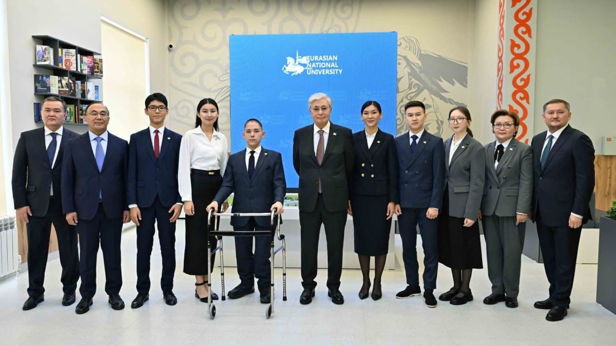 На встрече с президентом в ЕНУ Аким Астаны, министр науки и высшего образования и др. на встречев ЕНУ