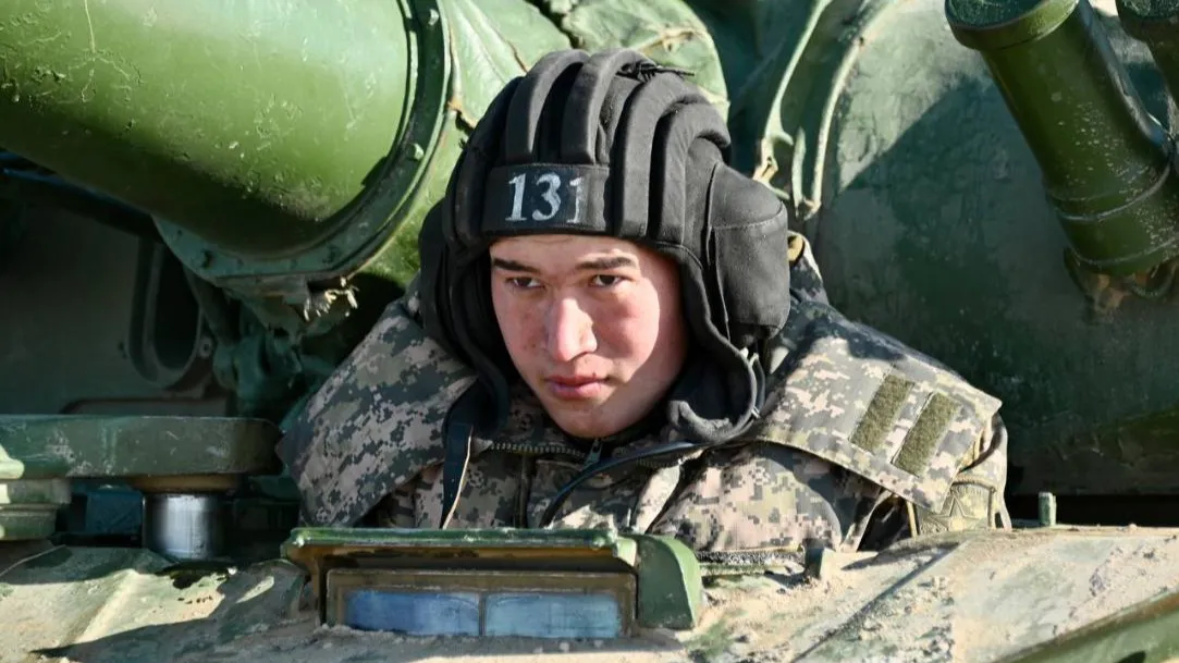 Военнослужащие танковой бригады Гвардейского гарнизона приступили к практическим занятиям по вождению танка Учения танкистов на полигоне «Матыбулак»