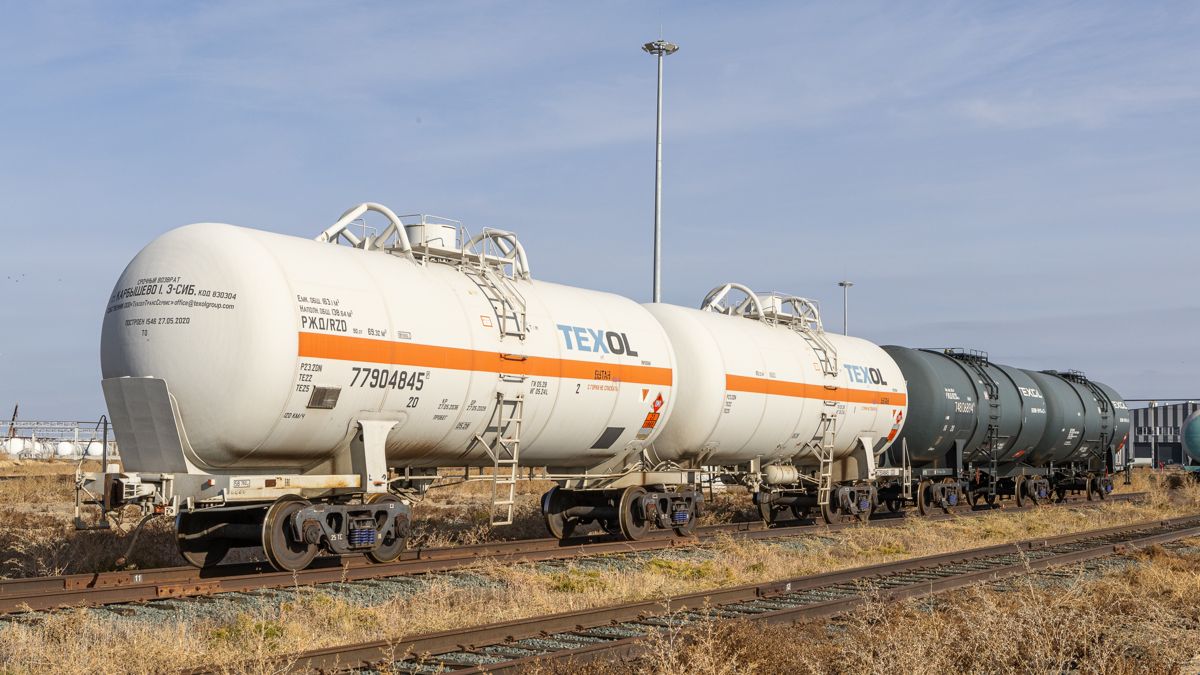 Железнодорожные цистерны для перевозки нефтепродуктов Железнодорожные цистерны для перевозки нефтепродуктов