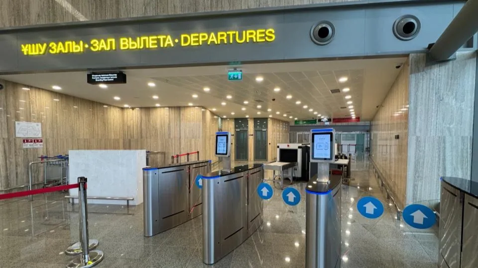 Зона вылета в аэропорту Шымкента