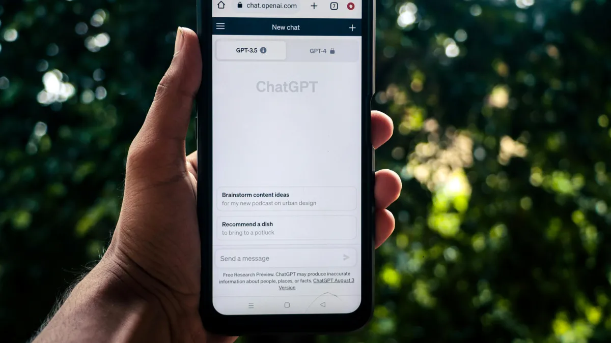 Смартфон в руках