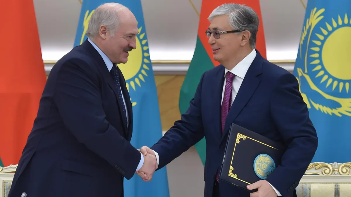 Александр Лукашенко и Касым-Жомарт Токаев на переговорах в 2019 году
