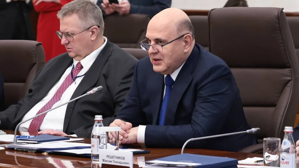Михаил Мишустин (справа) Михаил Мишустин