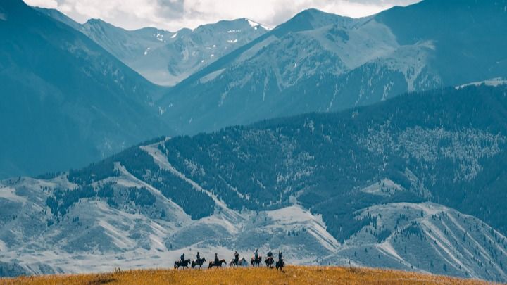 Горы, Казахстан, Семиречье, Жетысу, всадники