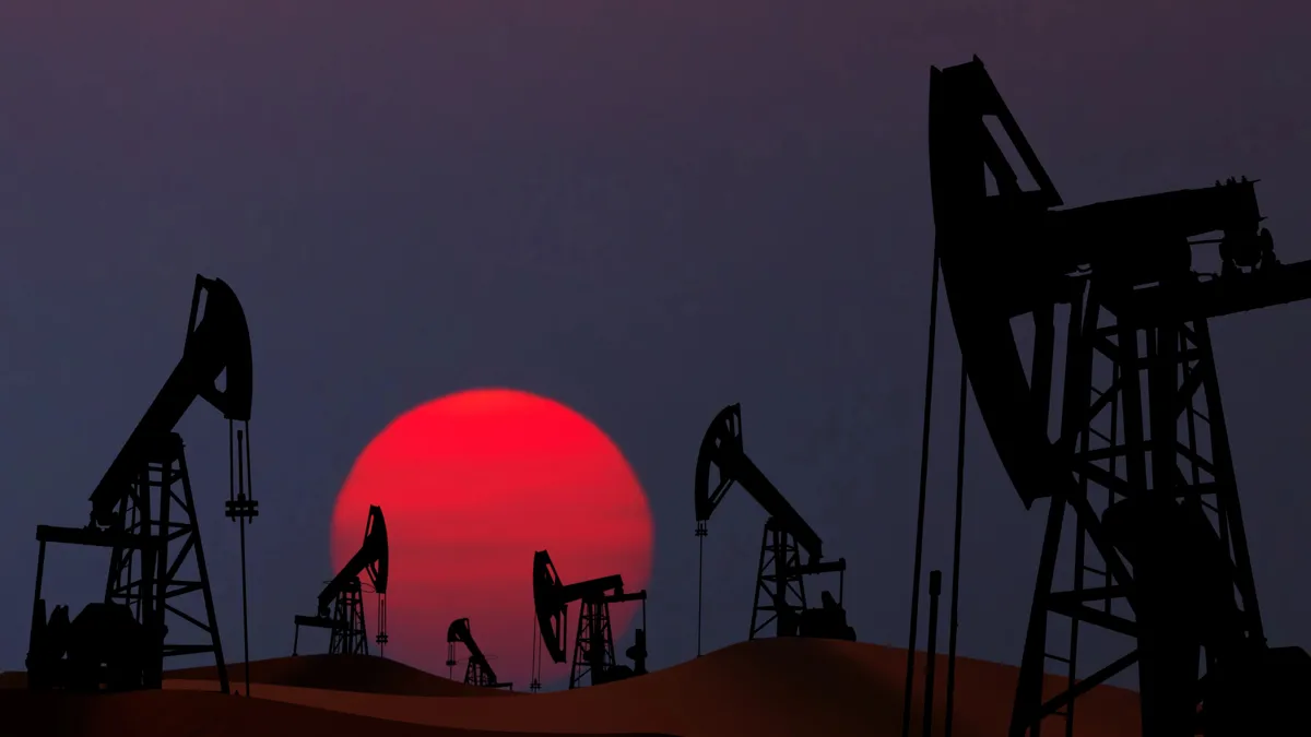 качалки нефтяные на фоне заката