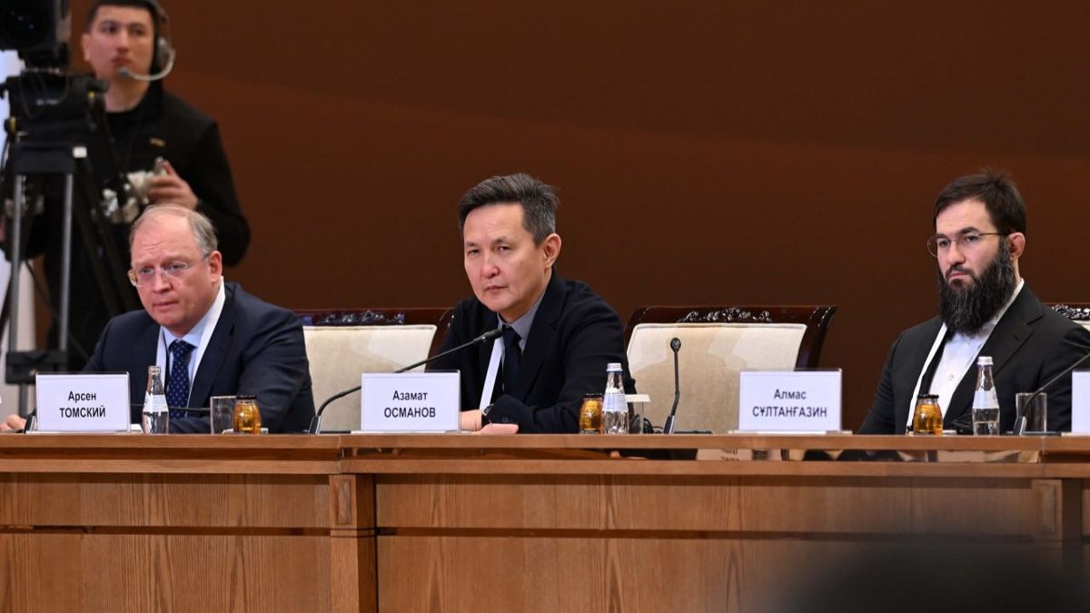Слева направо: Сергей Швалов, Арсен Томский, Азамат Османов Сергей Швалов, Арсен Томский, Азамат Османов