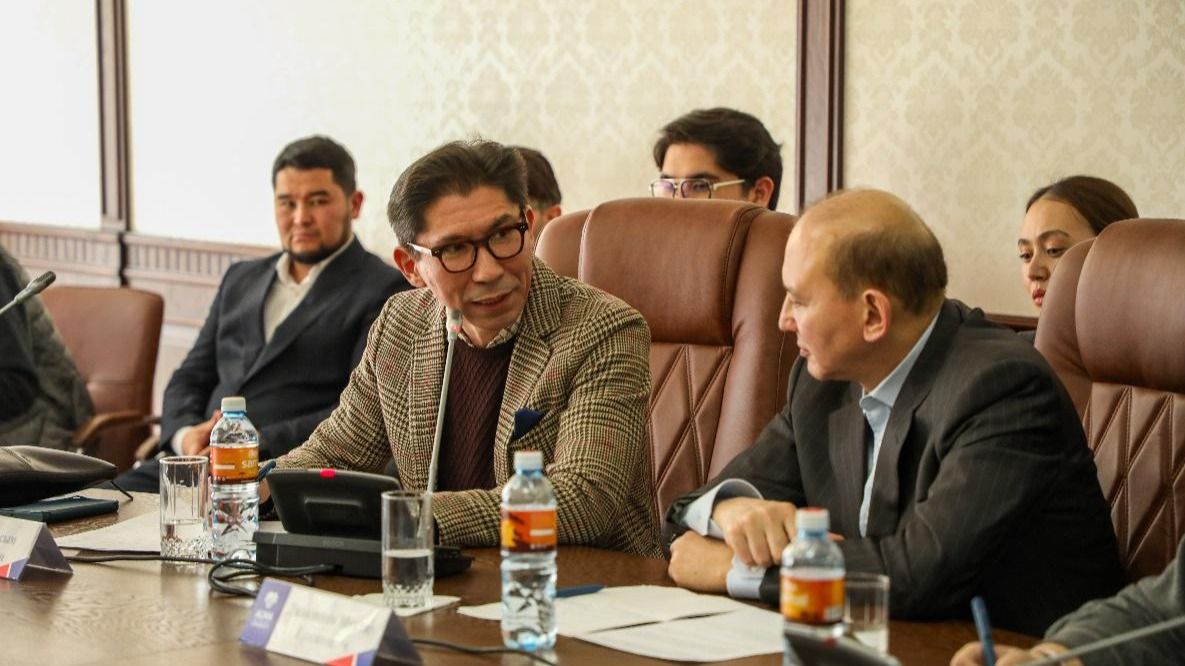 Досым Сатпаев и Мухтар Джакишев Досым Сатпаев и Мухтар Джакишев