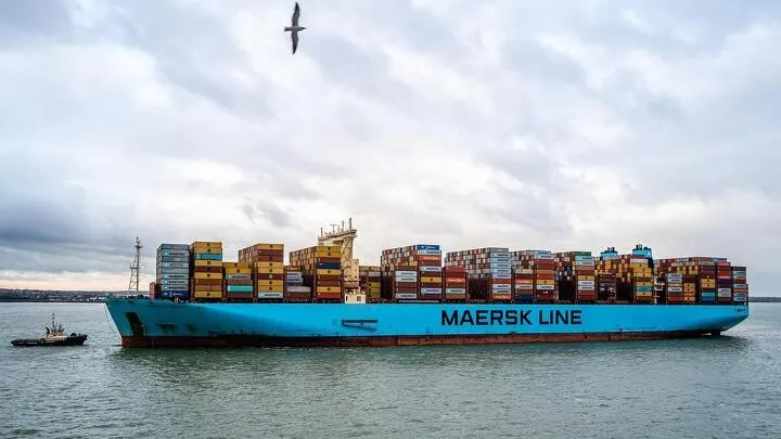 контейнеровоз судно maersk