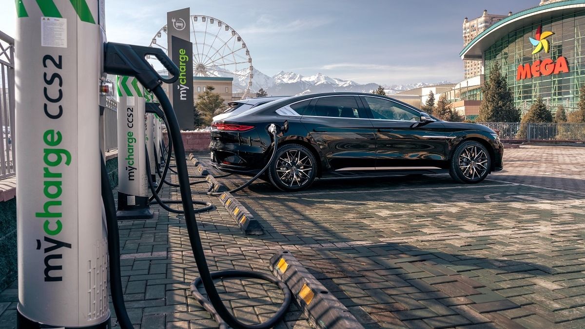 Электрозарядная станция MyCharge на территории ТРЦ MEGA Alma-Ata Электрозарядная станция MyCharge на территории ТРЦ MEGA Alma-Ata
