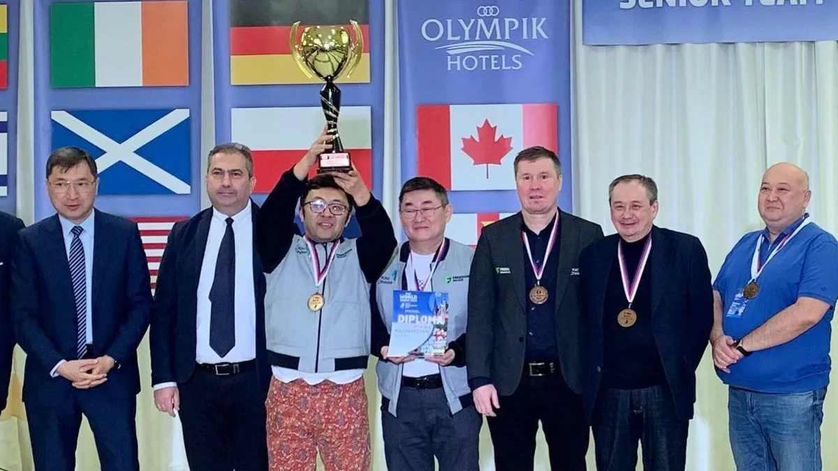 Мужская сборная Казахстана 50+ – бронзовый призёр командного чемпионата мира-2025 по шахматам среди сеньоров (справа налево: Е.Тикжанов, С.Темирбаев, П.Коцур, В.Мин, М.Кажгалеев)