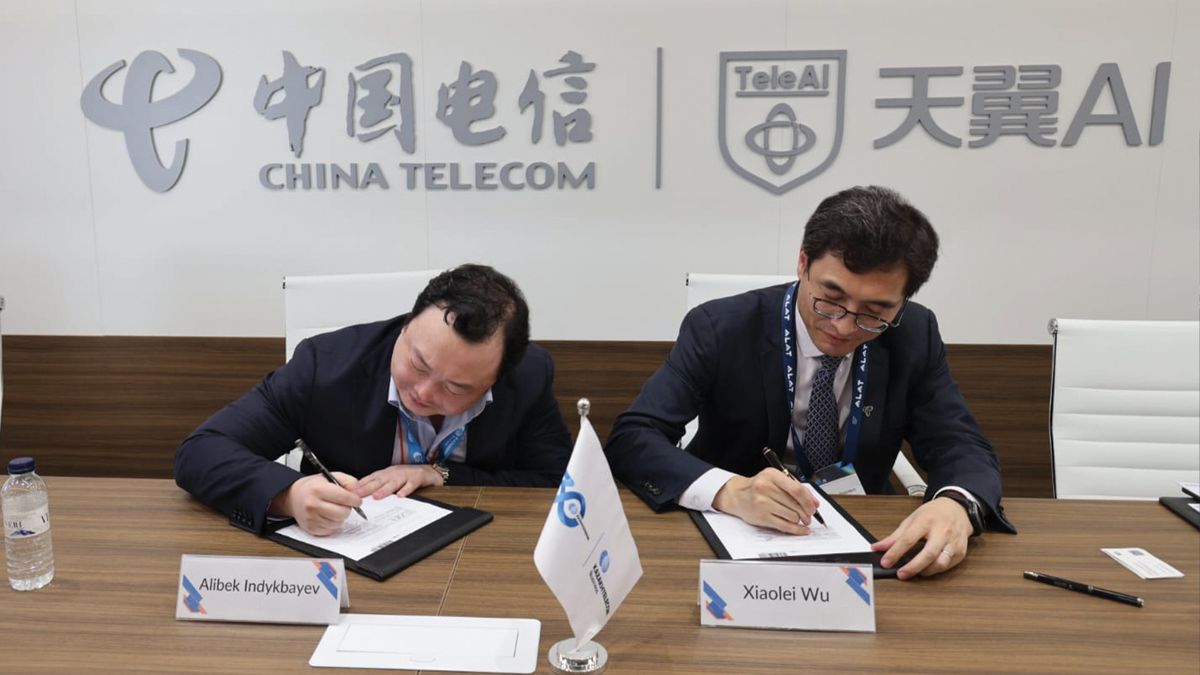 Церемония подписания меморандума о сотрудничестве с China Telecom, Индыкбаев Алибек и У Сяо Лэй Церемония подписания меморандума о сотрудничестве с China Telecom, Индыкбаев Алибек и У Сяо Лэй