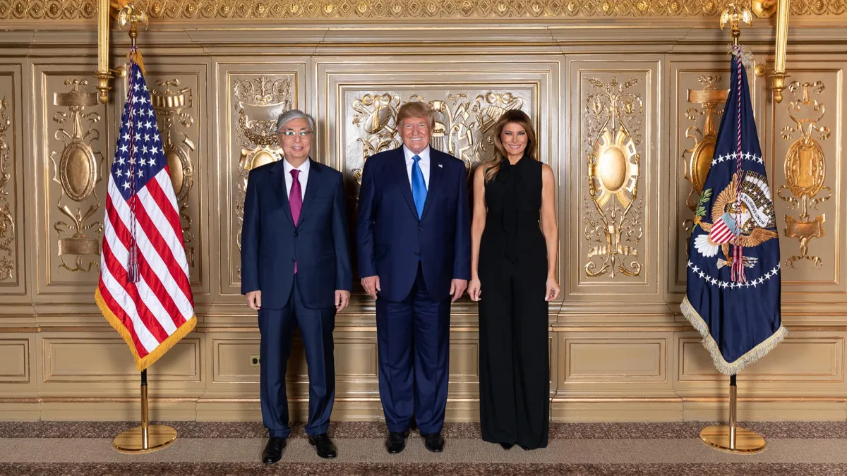 Касым-Жомарт Токаев, Дональд Трамп, Мелания Трамп 25 сентября 2019 года на сессии Генеральной Ассамблеи ООН Касым-Жомарт Токаев, Дональд Трамп, Мелания Трамп 25 сентября 2019 года