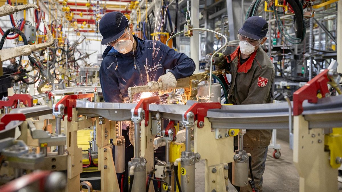 Завод Hyundai Trans Almaty, цех сварки