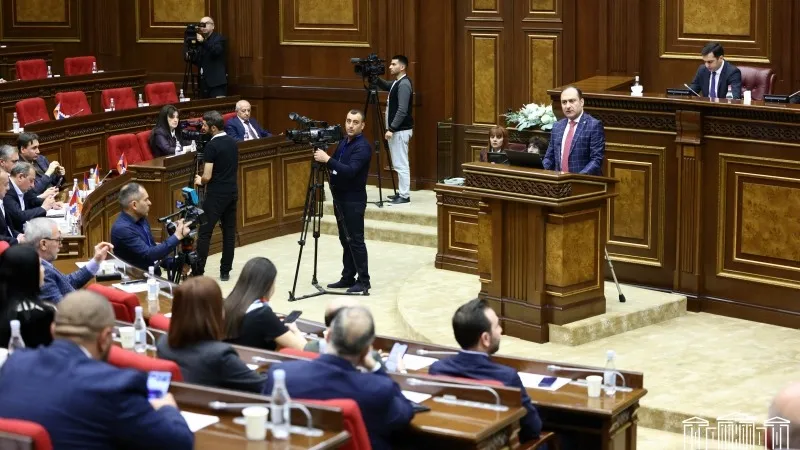 На обсуждении законопроекта в парламенте Армении На обсуждении законопроекта в парламенте Армении, март 2025
