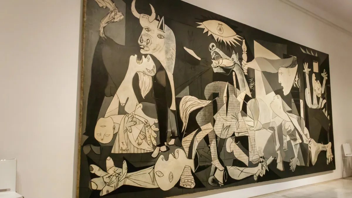 Картина Пабло Пикассо «Герника» (1937 год) в художественном центре Национального музея королевы Софии, Мадрид, Испания