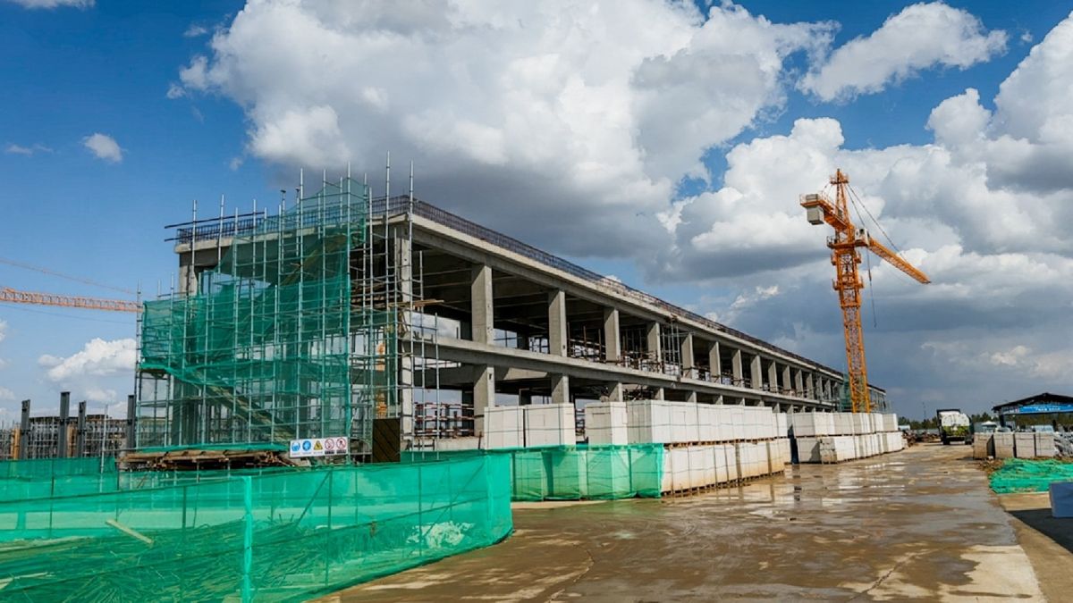 Визит премьера Бектенова на LRT и газовую тепловую станцию «Туран» в Астане, апрель 2025