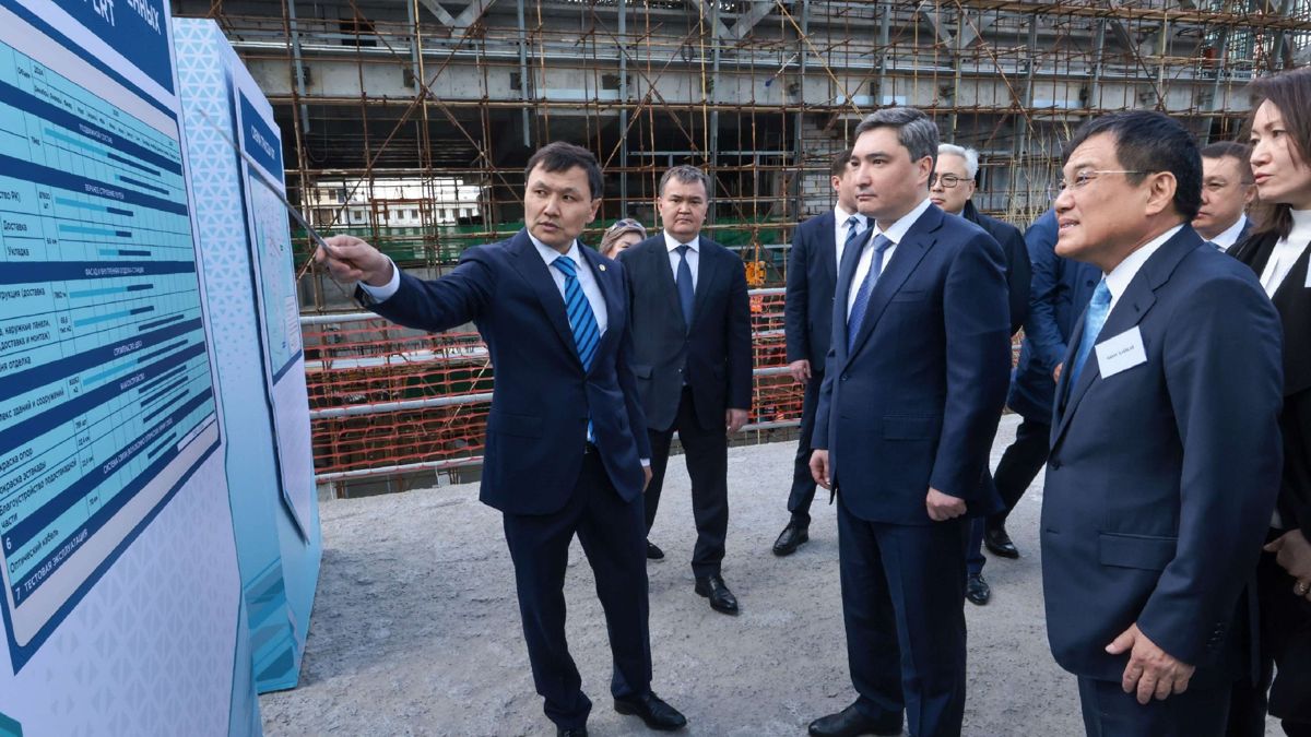Визит премьера Бектенова на LRT и газовую тепловую станцию «Туран» в Астане, апрель 2025