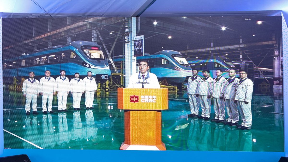 Визит премьера Бектенова на LRT и газовую тепловую станцию «Туран» в Астане, апрель 2025