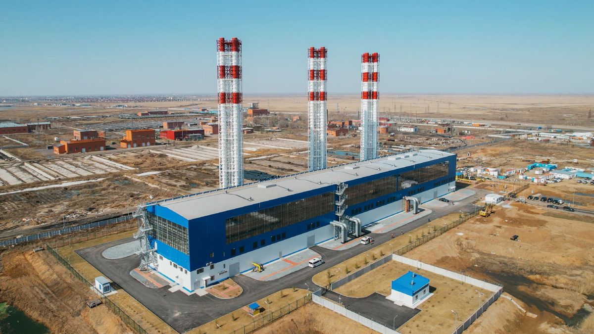 Визит премьера Бектенова на LRT и газовую тепловую станцию «Туран» в Астане, апрель 2025