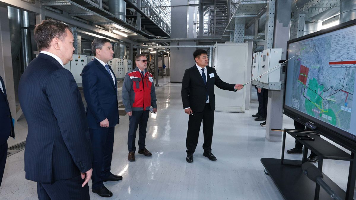 Визит премьера Бектенова на LRT и газовую тепловую станцию «Туран» в Астане, апрель 2025