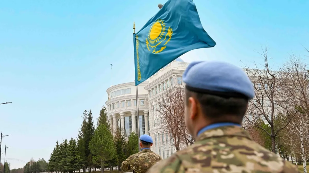 Миротворцы, флаг Казахстана