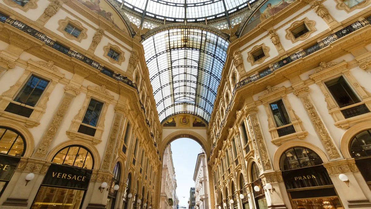 Prada Versace модные дома индустрия fashion