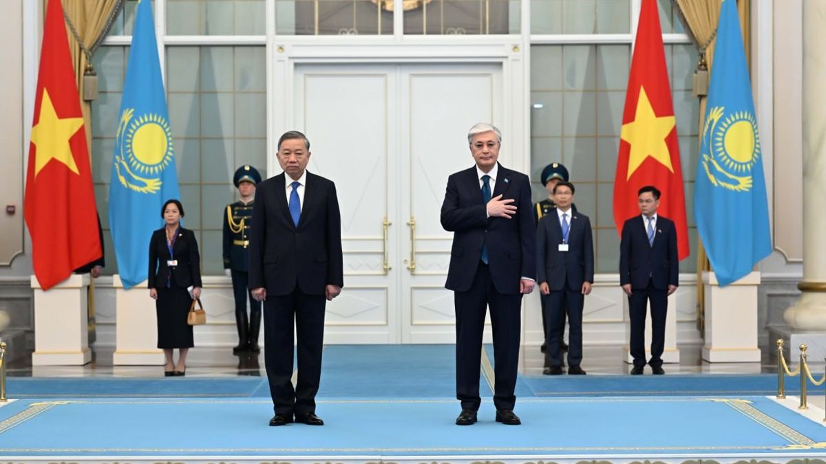 Касым-Жомарт Токаев и То Лам Касым-Жомарт Токаев и То Лам, май 2025
