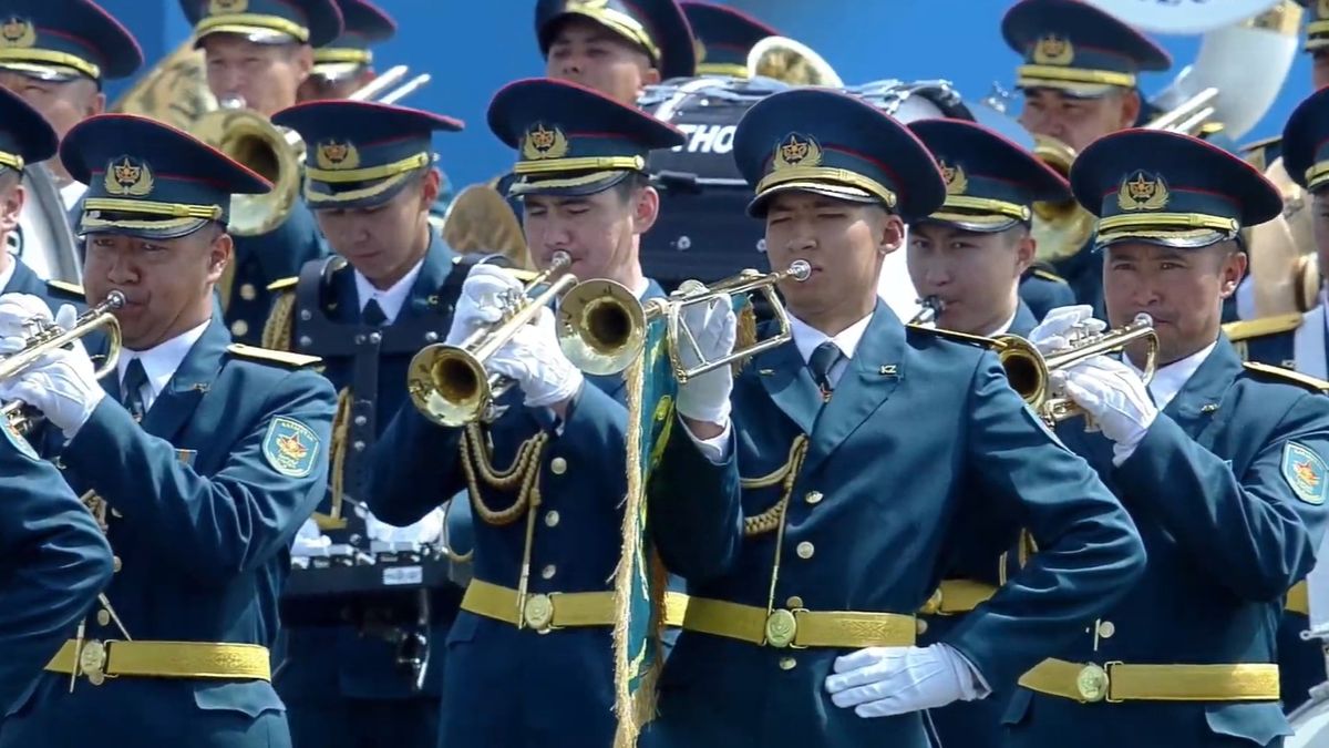 Оркестр на параде