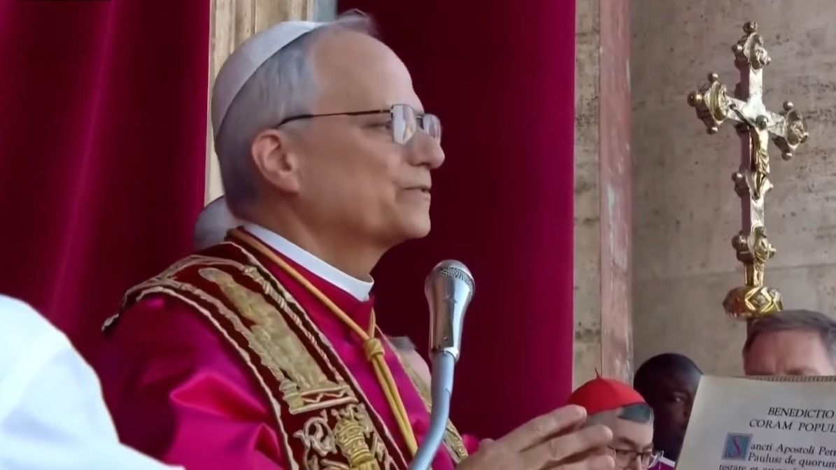 Лев XIV произносит первую речь Urbi et Orbi Новый папа вышел на балкон? произносит первую речь Urbi et Orbi