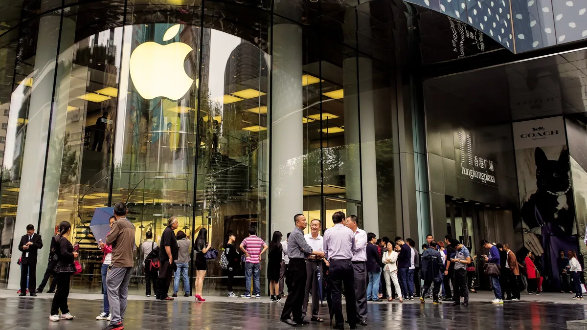 Apple, пошлины Трампа, Китай, люди, торговый центр,