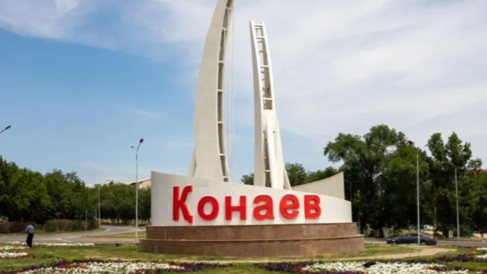 Стела в городе Конаев