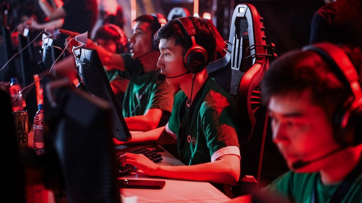 Игроки киберспортивного турнира Almaty Cyber Games 2025, киберспорт