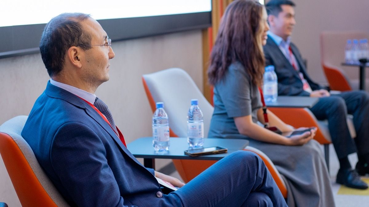 Представители KASE, Halyk Finance и «Сентрас Секьюритиз»