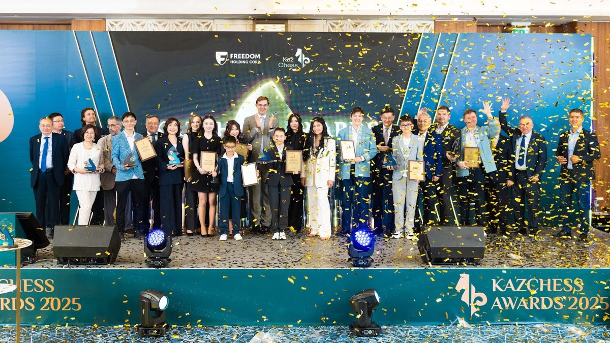 Все лауреаты премии KazChess Awards 2025 на одной сцене. Фото: Руслан Мазунин (KazChess)