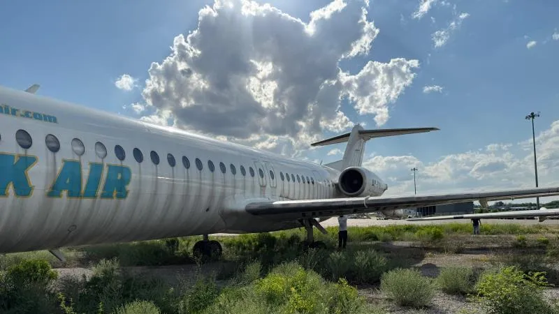 Самолеты Fokker 100 авиакомпании Bek Air, выставленные на продажу в июне 2025-го