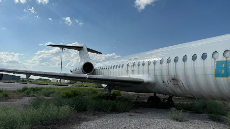 Самолеты Fokker 100 авиакомпании Bek Air, выставленные на продажу в июне 2025-го