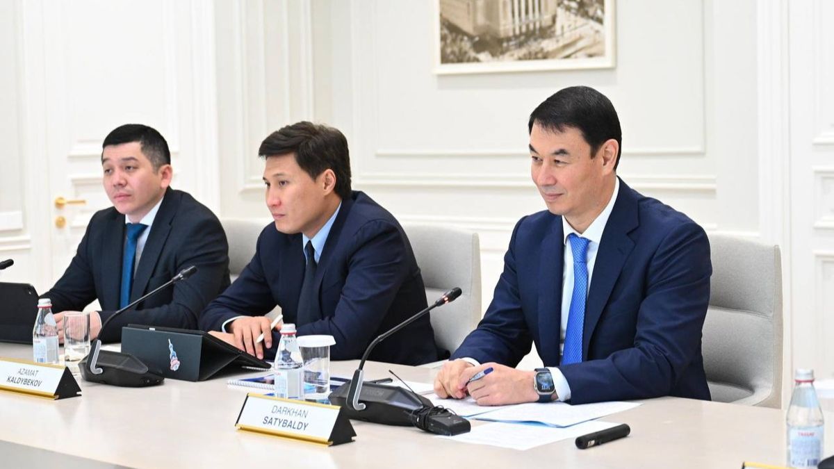 Дархан Сатыбалды Дархан Сатыбалды на переговорах по университету Ковентри