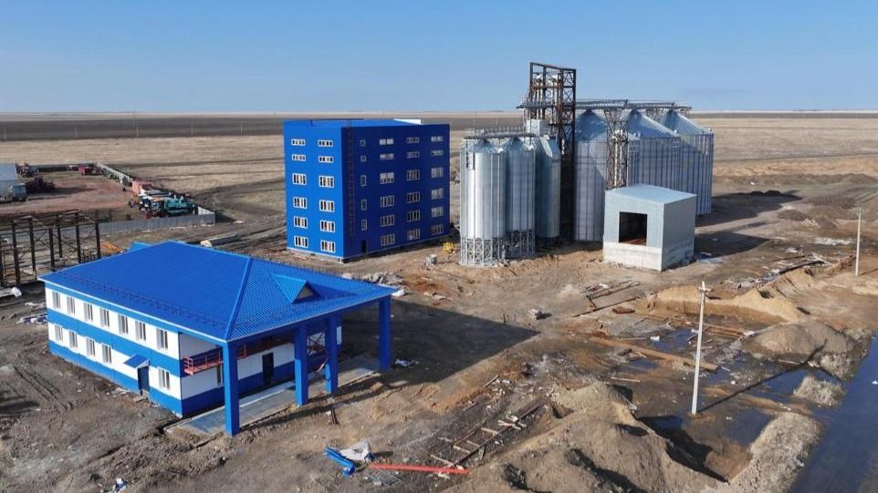 Вид на строящееся производство завода по производству хлопьев и круп в СКО